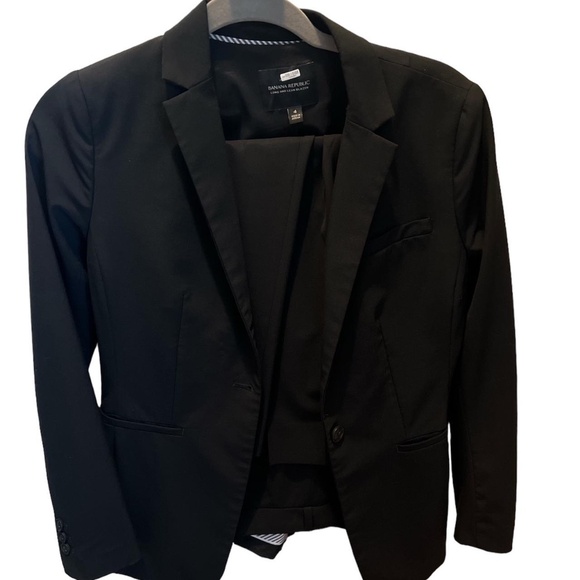 Banana Republic Jackets & Blazers - Banana Republic Black Formal Blazer with Notched Lapel